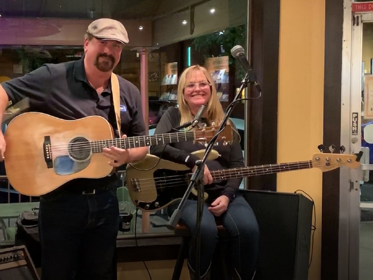 Mike and Bertye Maddux performing together