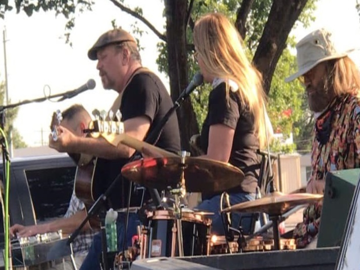 Mike and Bertye performing outdoors with the Headliners